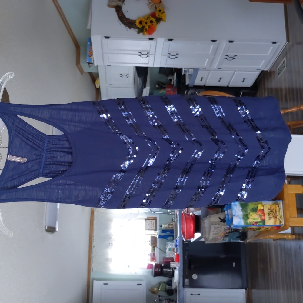 Blue sparkle tank